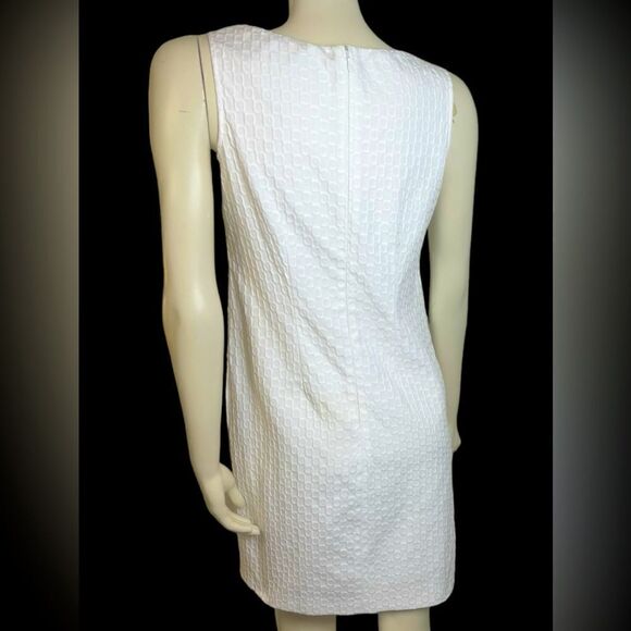 Eliza J New York Sleeveless Shift Dress in Textured White Fabric Worn Once - Picture 4 of 7